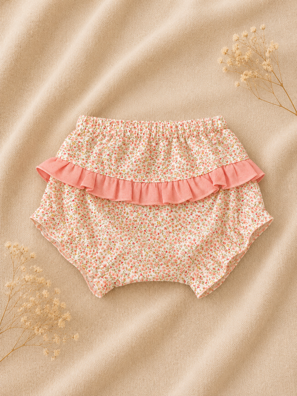 Vestito Floreale Rosa con Bretelle Incrociate e Cappellino