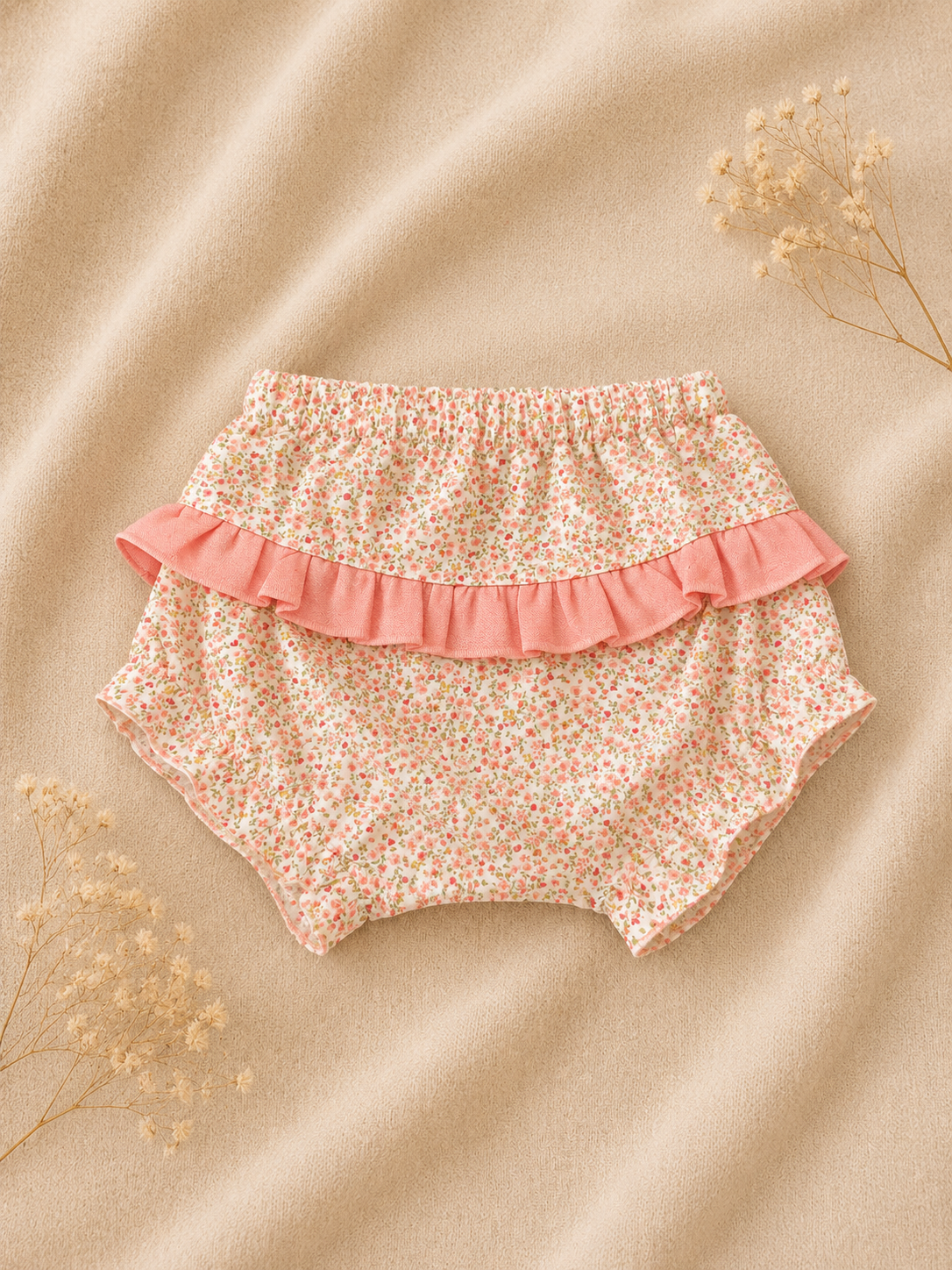Vestito Floreale Rosa con Bretelle Incrociate e Cappellino