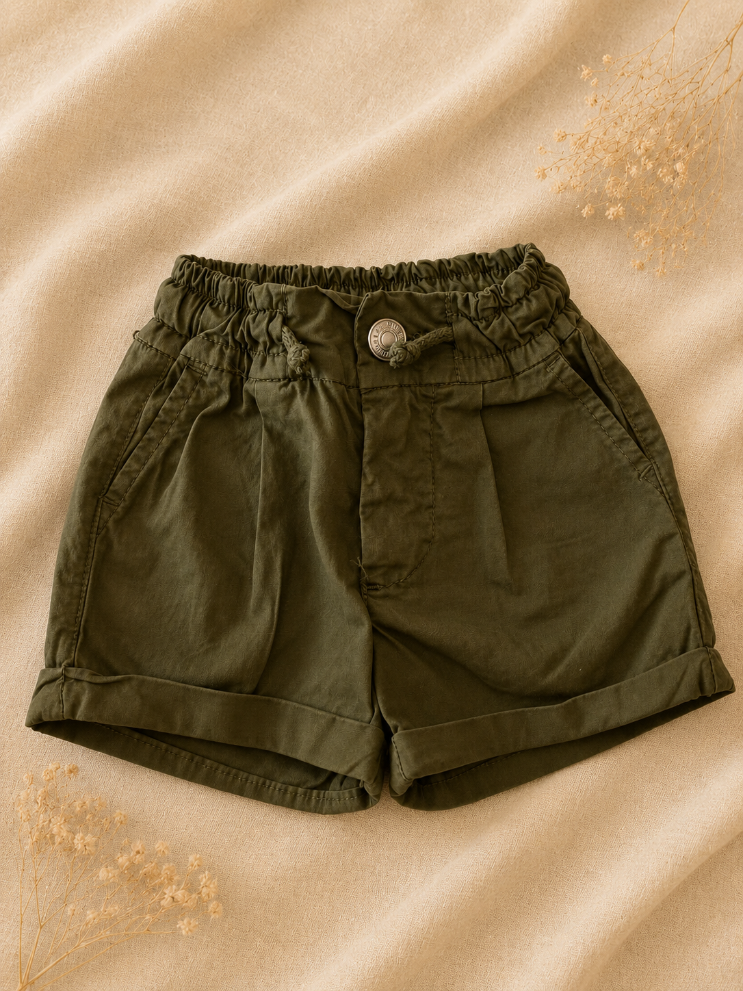 Shorts Verde Militare con Elastico e Risvolto