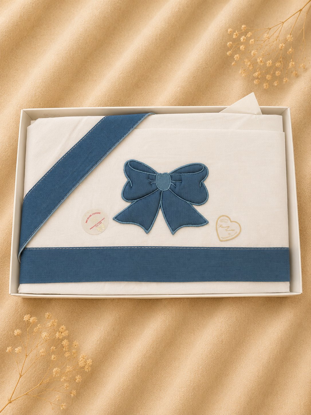 Set Lenzuolino Culla con Fiocco Azzurro Applicato – Confezione Regalo